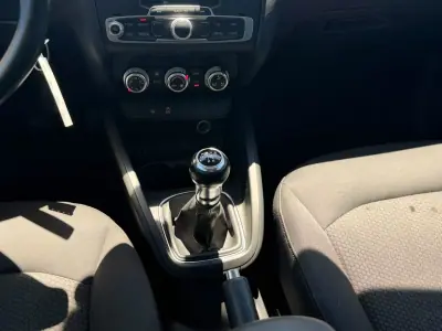 Audi A1 Sportback 2016 - 12990 EUR, 158353 km - AUTO.MOTO.pt - 158353km - foto 14 de 17