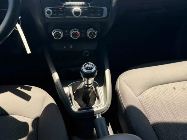 Audi A1 Sportback 2016 - 12990 EUR, 158353 km - AUTO.MOTO.pt - 158353km - foto 14 de 17