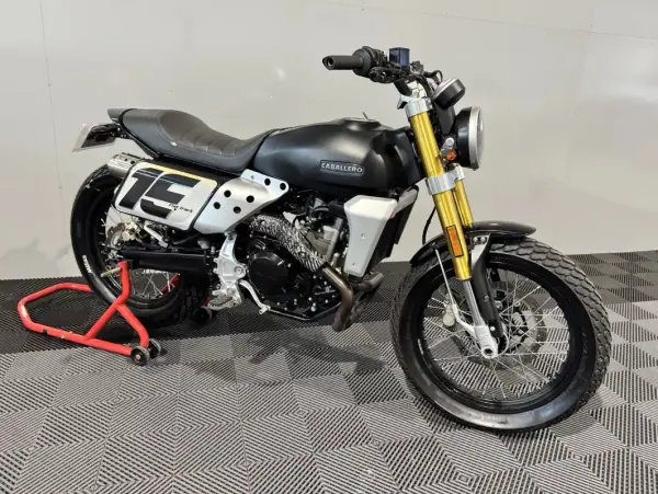 2022 - 5750 EUR, 5500 km - AUTO.MOTO.pt - 5500km - foto 23 de 27