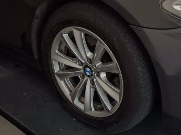 BMW 520 2014 - 14990 EUR, 209924 km - AUTO.MOTO.pt - 209924km - foto 15 de 25