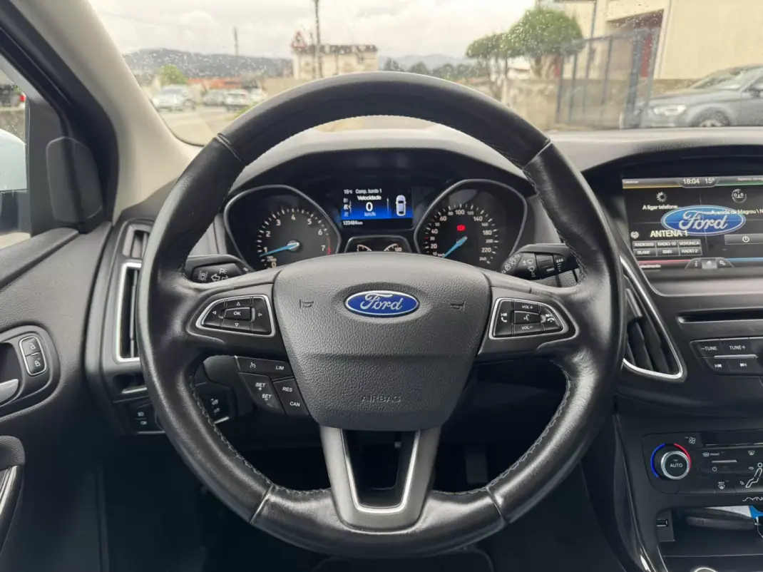 Ford Focus 2015 - 9990 EUR, 123000 km - AUTO.MOTO.pt - 123000km - foto 15 de 31