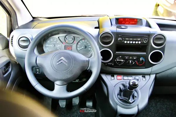 Citroën Berlingo 2010 - 8750 EUR, 186000 km - AUTO.MOTO.pt - 186000km - foto 3 de 17