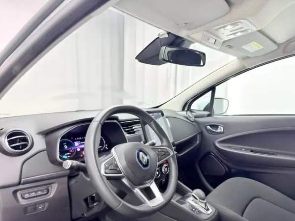 Renault Zoe 2020 - 16750 EUR, 11800 km - AUTO.MOTO.pt - 11800km - foto 20 de 25