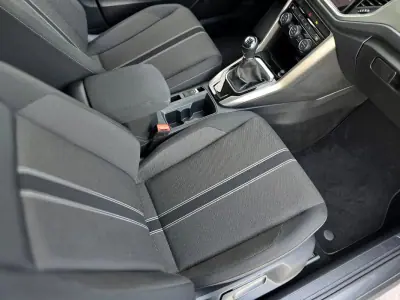 Volkswagen T-Roc 2021 - 17750 EUR, 72400 km - AUTO.MOTO.pt - 72400km - foto 30 de 37