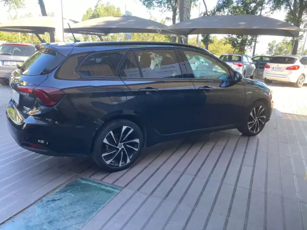 Fiat Tipo 2018 - 11980 EUR, 117950 km - AUTO.MOTO.pt - 117950km - foto 5 de 17