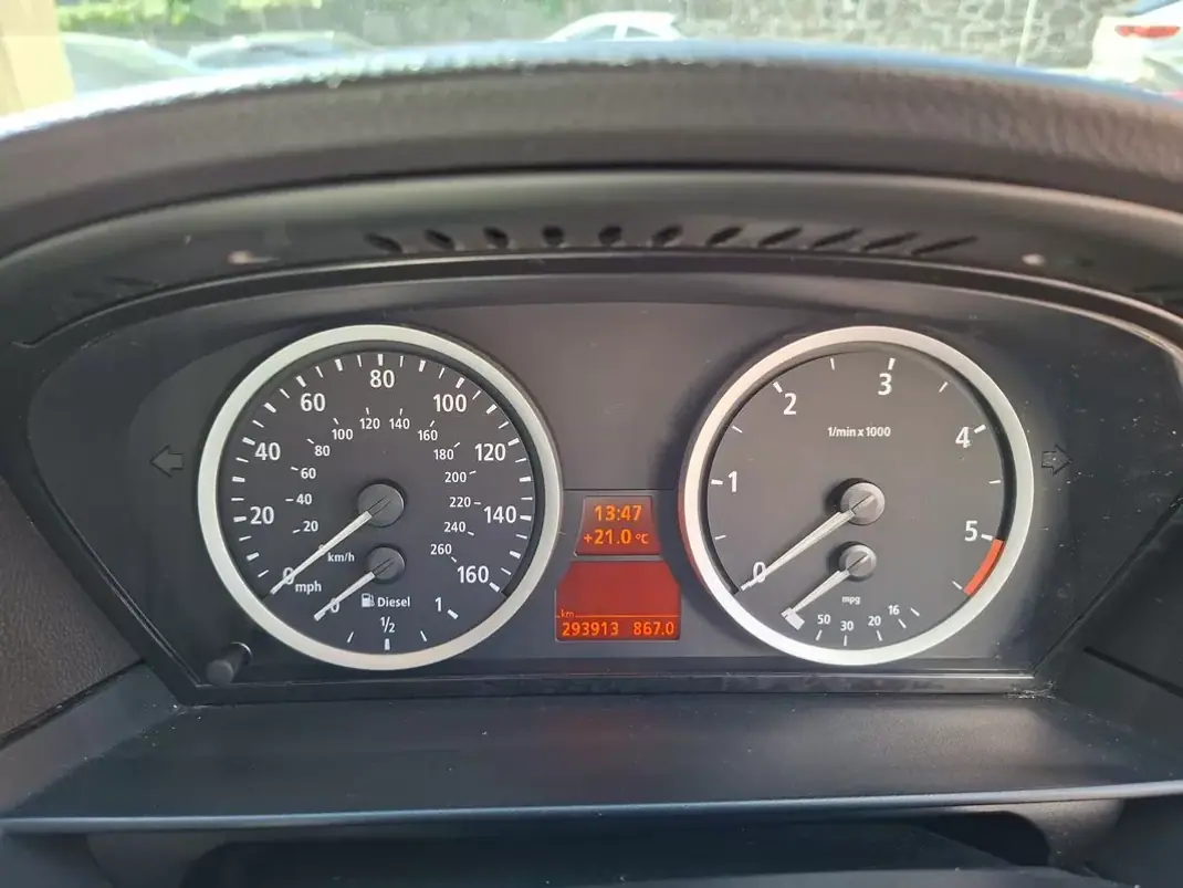BMW 525 2004 - 5000 EUR, 293913 km - AUTO.MOTO.pt - 293913km - foto 25 de 26