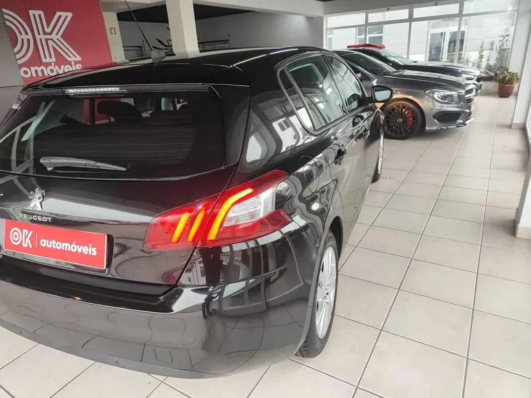 Peugeot 308 2014 - 9350 EUR, 207000 km - AUTO.MOTO.pt - 207000km - foto 10 de 34