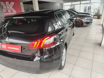 Peugeot 308 2014 - 9350 EUR, 207000 km - AUTO.MOTO.pt - 207000km - foto 10 de 34