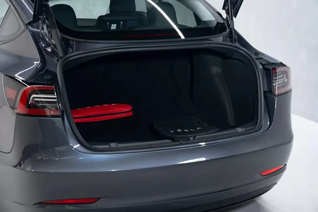 Tesla Model 3 2023 - 31950 EUR, 88000 km - 88000km - foto 13 de 48
