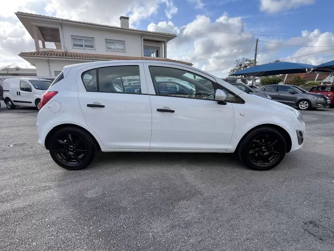 Opel Corsa 2011 - 6450 EUR, 117000 km - AUTO.MOTO.pt - 117000km - foto 4 de 50