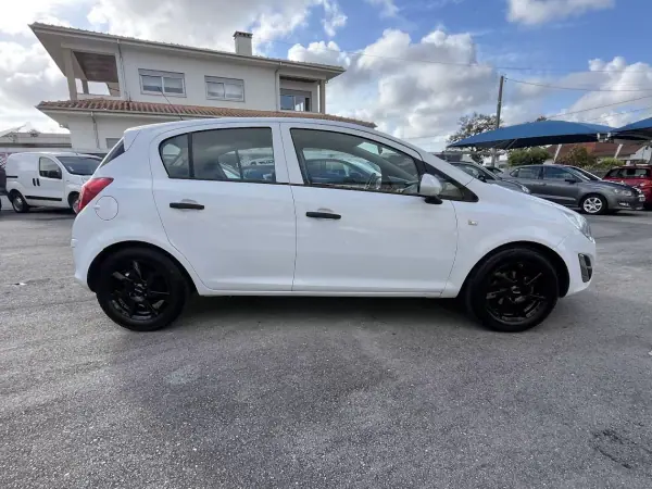 Opel Corsa 2011 - 6450 EUR, 117000 km - AUTO.MOTO.pt - 117000km - foto 4 de 50