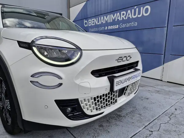 Fiat 600 2025 - 25750 EUR, 11200 km - AUTO.MOTO.pt - 11200km - foto 6 de 23