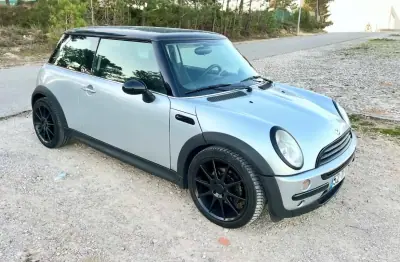 MINI One 2002 - 5499 EUR, 297000 km - AUTO.MOTO.pt - 297000km - foto 3 de 5