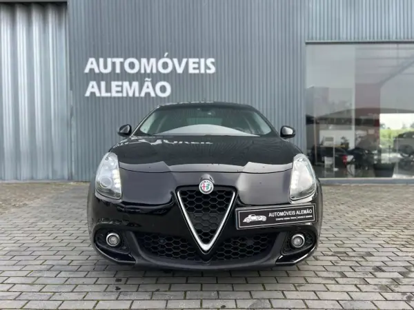 Alfa Romeo Giulietta 2018 - 15950 EUR, 122241 km - AUTO.MOTO.pt - 122241km - foto 2 de 17