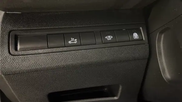 Peugeot 3008 2019 - 18990 EUR, 94948 km - AUTO.MOTO.pt - 94948km - foto 45 de 47
