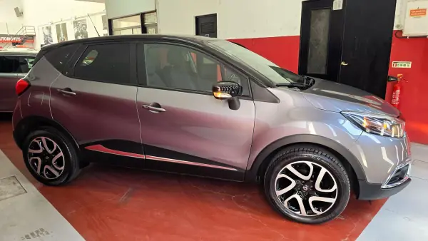 Renault Captur 2016 - 10490 EUR, 58907 km - AUTO.MOTO.pt - 58907km - foto 3 de 46
