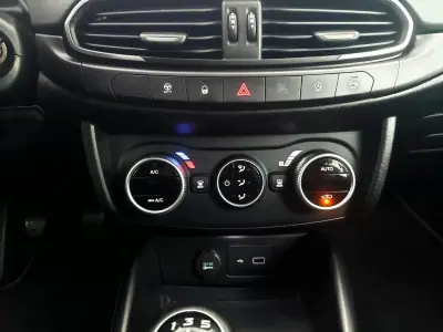 Fiat Tipo Station Wagon Cross 2023 - 19900 EUR, 15112 km - AUTO.MOTO.pt - 15112km - foto 23 de 27