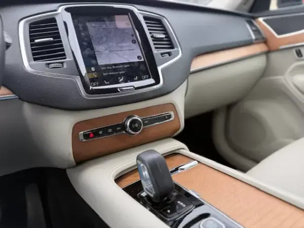 Volvo XC 90 2021 - 44900 EUR, 189000 km - AUTO.MOTO.pt - 189000km - foto 5 de 16