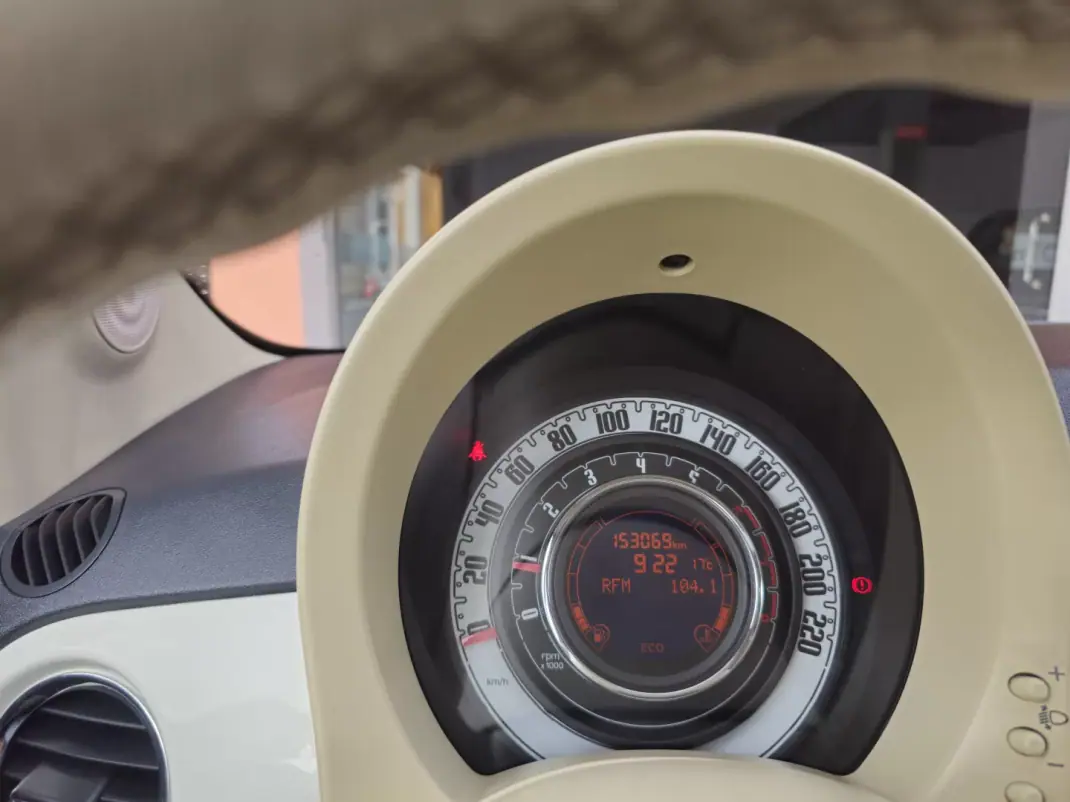 Fiat 500 2011 - 6500 EUR, 153000 km - AUTO.MOTO.pt - 153000km - foto 7 de 12