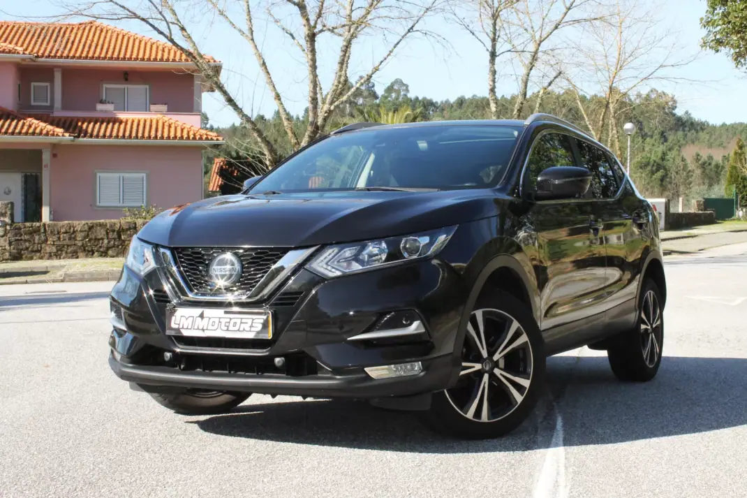Nissan Qashqai 2018 - 20750 EUR, 87000 km - AUTO.MOTO.pt - 87000km - foto 1 de 37