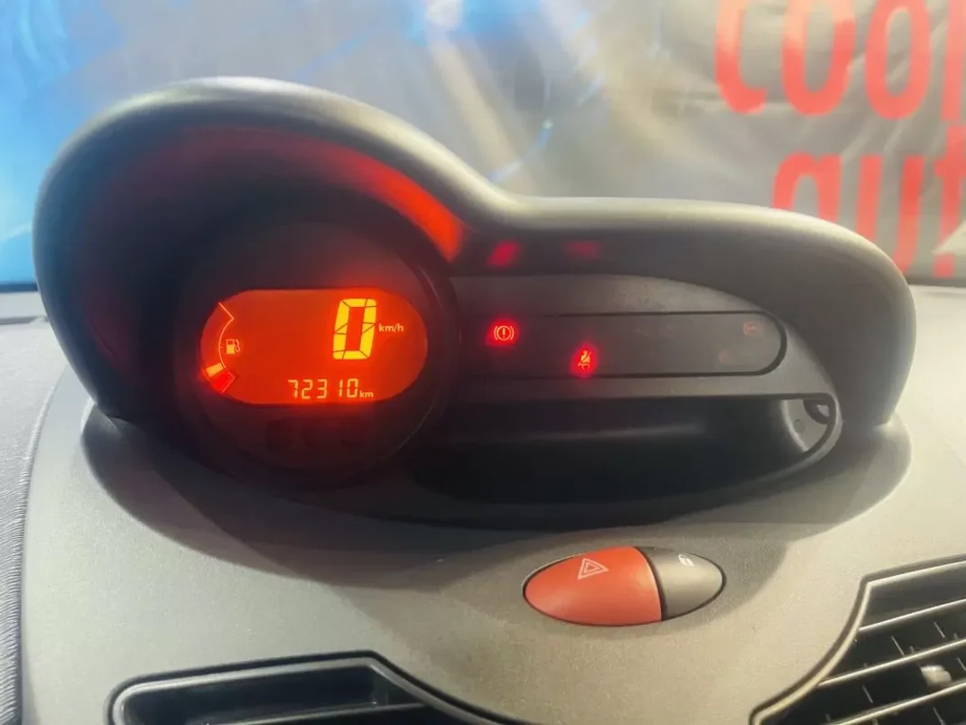 Renault Twingo 2012 - 6499 EUR, 72000 km - AUTO.MOTO.pt - 72000km - foto 19 de 26