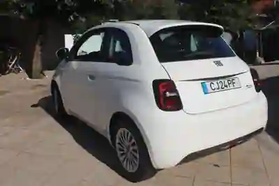 Fiat 500e 2023 - 14000 EUR, 21209 km - 21209km - foto 3 de 9