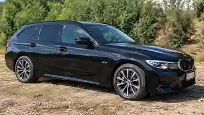 BMW 330e 2021 - 17500 EUR, 126300 km - 126300km - foto 1 de 13