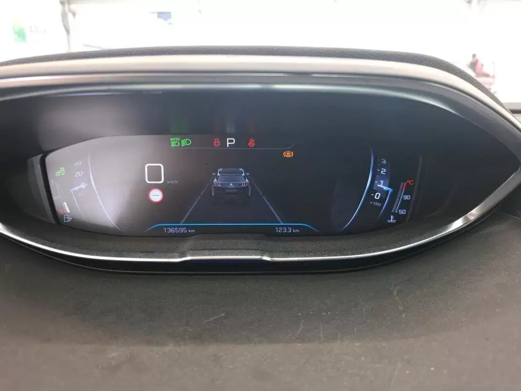 Peugeot 3008 2019 - 17450 EUR, 136595 km - AUTO.MOTO.pt - 136595km - foto 7 de 7