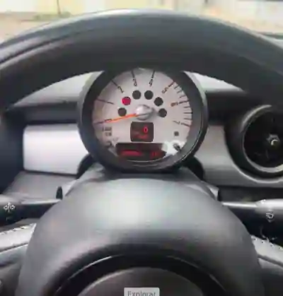 MINI Cooper 2013 - 7100 EUR, 250000 km - AUTO.MOTO.pt - 250000km - foto 8 de 8