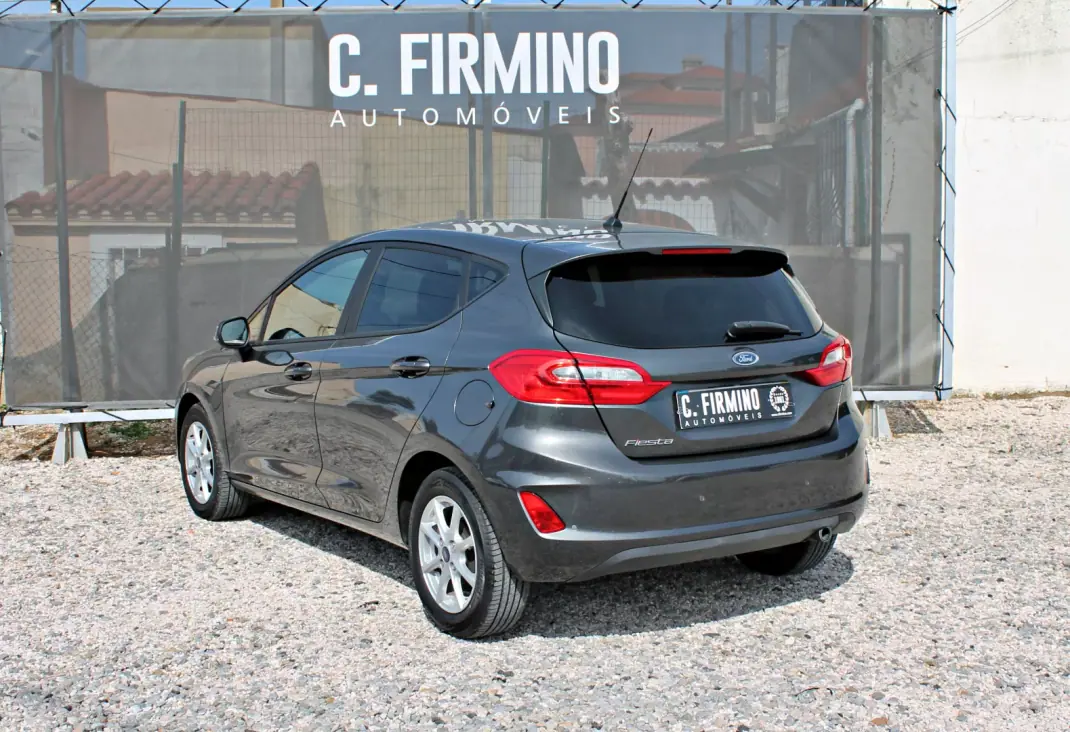 Ford Fiesta 2018 - 9900 EUR, 101396 km - AUTO.MOTO.pt - 101396km - foto 7 de 26