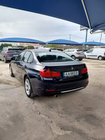 BMW 318 2014 - 14900 EUR, 230000 km - AUTO.MOTO.pt - 230000km - foto 10 de 11