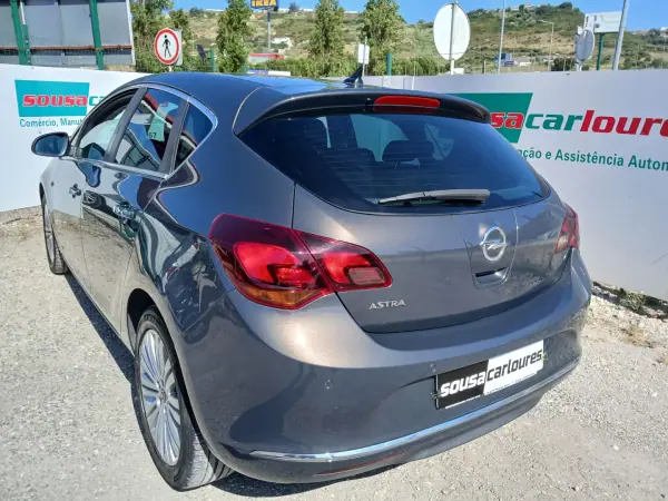 Opel Astra 2013 - 6250 EUR, 159389 km - AUTO.MOTO.pt - 159389km - foto 11 de 26
