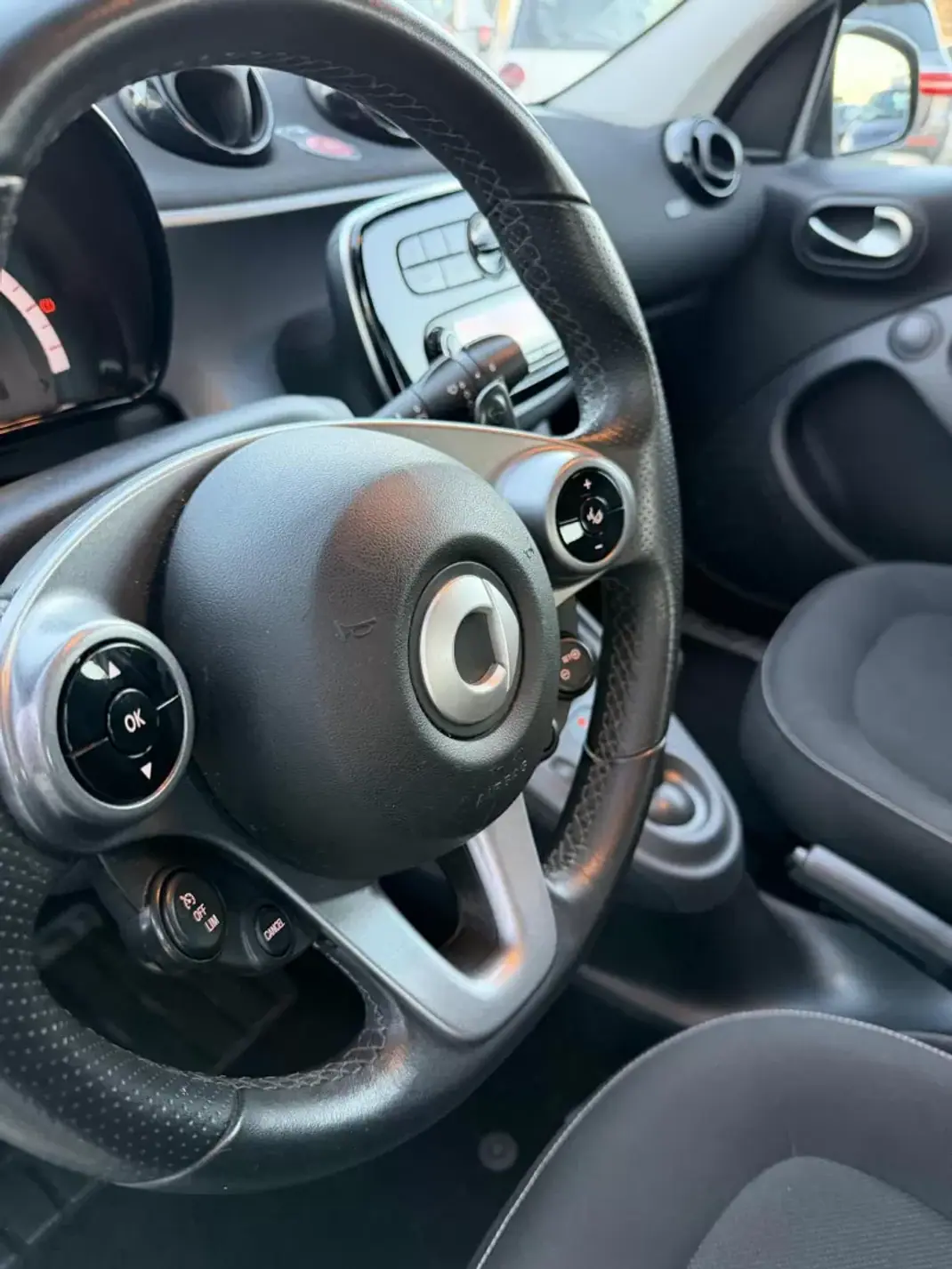 Smart ForFour 2019 - 14480 EUR, 25000 km - 25000km - foto 2 de 5