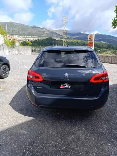 Peugeot 308 SW 2020 - 14500 EUR, 128000 km - AUTO.MOTO.pt - 128000km - foto 7 de 22