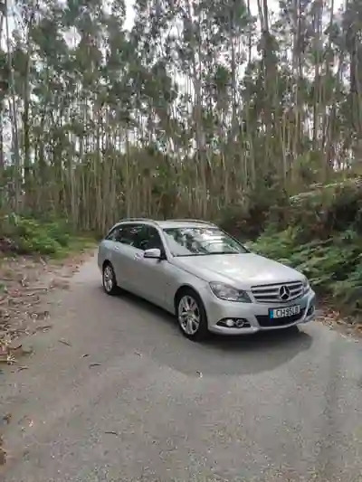 Mercedes-Benz C 200 2011 - 9250 EUR, 298500 km - AUTO.MOTO.pt - 298500km - foto 6 de 11