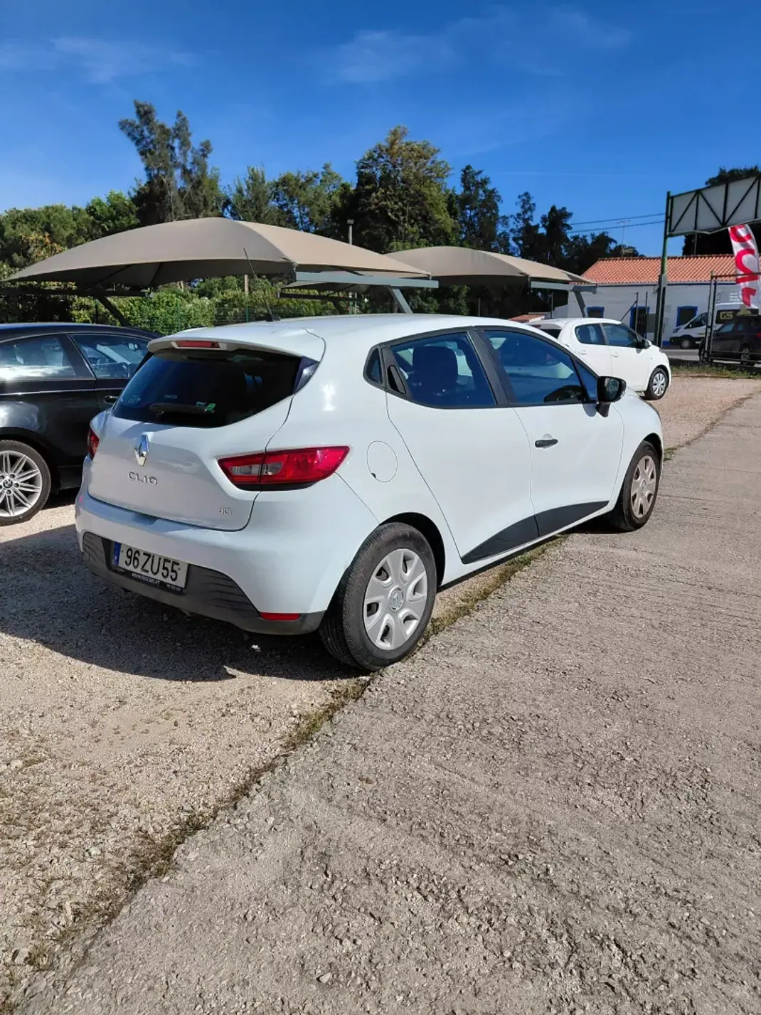 Renault Clio 2016 - 9500 EUR, 220000 km - AUTO.MOTO.pt - 220000km - foto 3 de 4