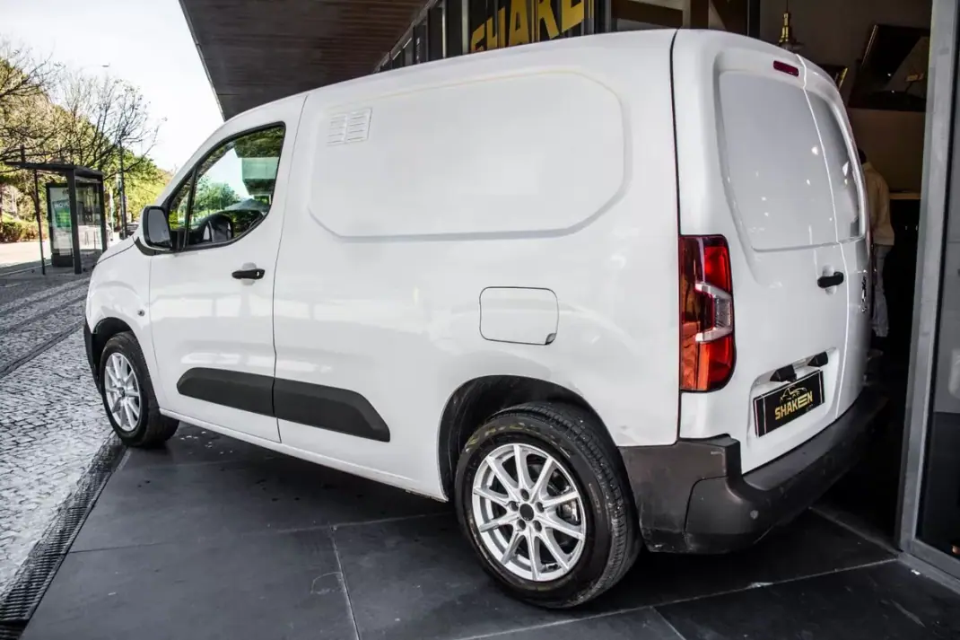 Peugeot Partner 1.5 Blue HDI 100 S&S Premium 2021 - 12990 EUR, 71659 km - AUTO.MOTO.pt - 71659km - foto 3 de 31