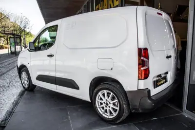 Peugeot Partner 1.5 Blue HDI 100 S&S Premium 2021 - 12990 EUR, 71659 km - AUTO.MOTO.pt - 71659km - foto 3 de 31