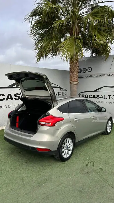 Ford Focus 2015 - 13500 EUR, 117793 km - AUTO.MOTO.pt - 117793km - foto 8 de 26