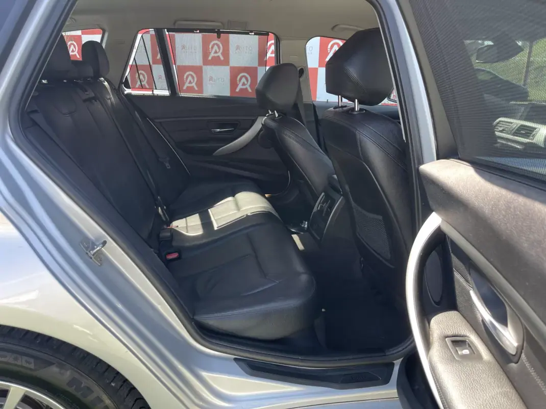 BMW 318 2014 - 15990 EUR, 203500 km - AUTO.MOTO.pt - 203500km - foto 17 de 19