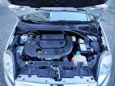 Fiat Punto Evo 2011 - 5000 EUR, 258000 km - AUTO.MOTO.pt - 258000km - foto 8 de 18
