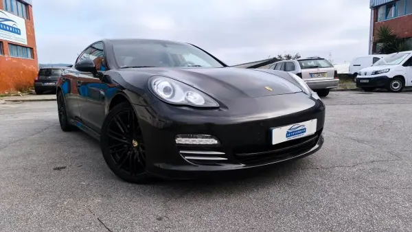 Porsche Panamera 2011 - 26900 EUR, 193000 km - AUTO.MOTO.pt - 193000km - foto 2 de 21