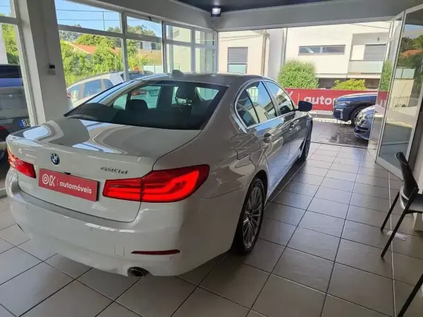 BMW 520 2017 - 23500 EUR, 165600 km - AUTO.MOTO.pt - 165600km - foto 10 de 38