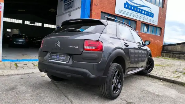 Citroën C4 Cactus 2015 - 10500 EUR, 161000 km - AUTO.MOTO.pt - 161000km - foto 2 de 17