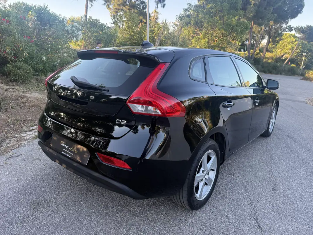 Volvo V40 2017 - 13999 EUR, 80000 km - AUTO.MOTO.pt - 80000km - foto 4 de 13