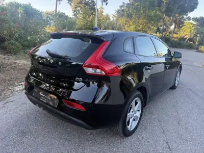 Volvo V40 2017 - 13999 EUR, 80000 km - AUTO.MOTO.pt - 80000km - foto 4 de 13