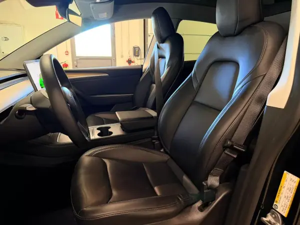 Tesla Model Y 2022 - 35990 EUR, 89658 km - AUTO.MOTO.pt - 89658km - foto 11 de 17