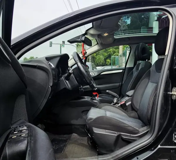 Citroën C4 2011 - 6500 EUR, 290000 km - AUTO.MOTO.pt - 290000km - foto 6 de 20