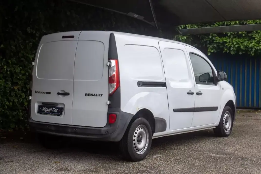 Renault Kangoo 1.5 DCi Maxi 2020 - 11900 EUR, 126000 km - AUTO.MOTO.pt - 126000km - foto 9 de 12