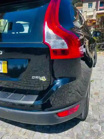 Volvo XC 60 2012 - 10800 EUR, 185500 km - AUTO.MOTO.pt - 185500km - foto 8 de 8